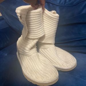 UGG Women’s Classic Cardy, Size 8.